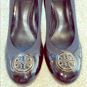 Authentic Tory Burch heels black and gold